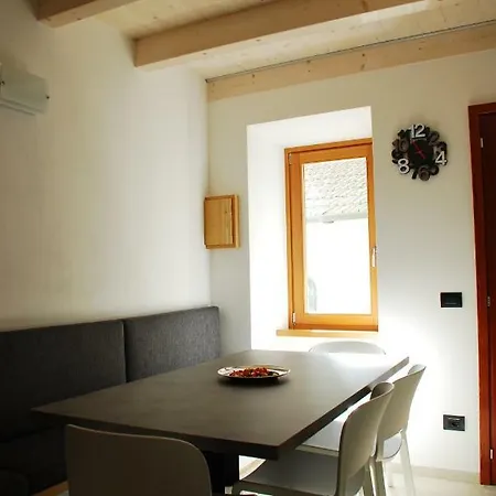 La Casa Del Borgo Сasa de vacaciones Dervio